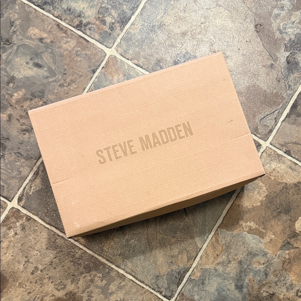 Steve Madden Black Braided Platform Slides - Picture 8 of 8